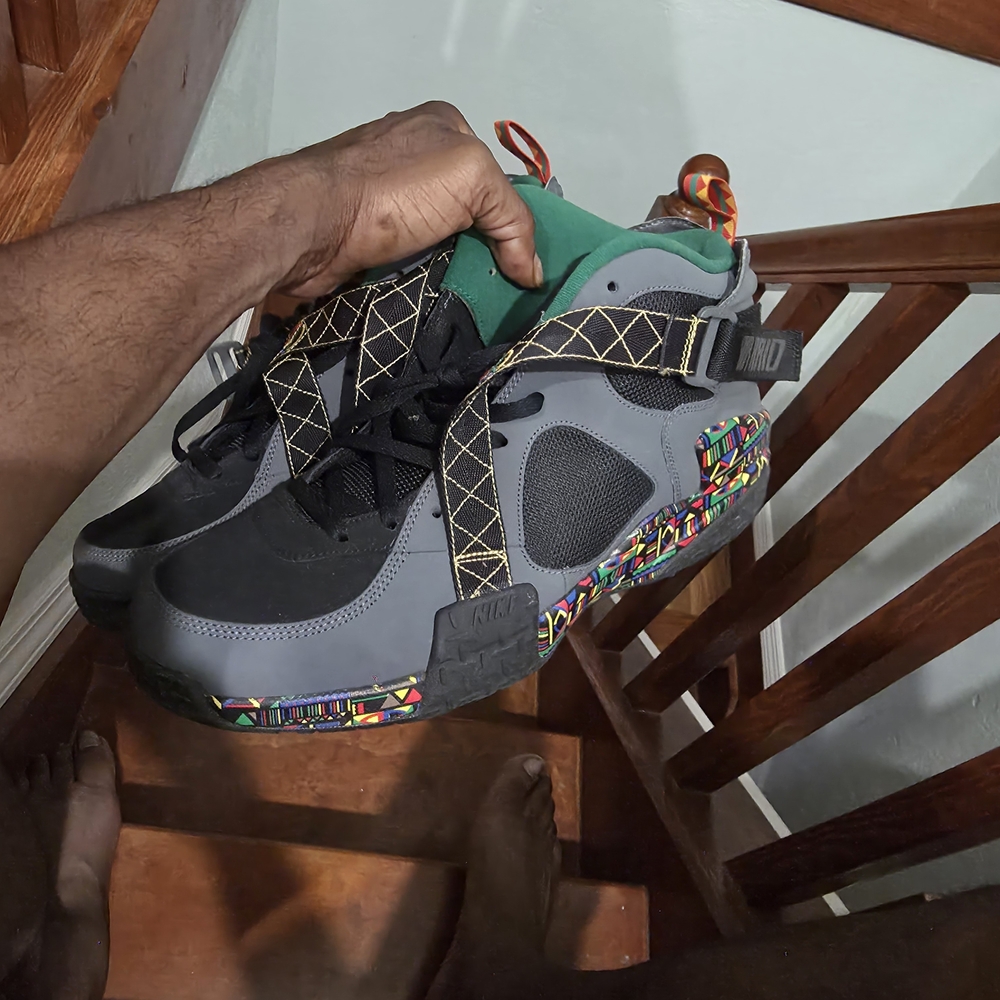 Gray Sneakers With Colorful Pattern - image 7